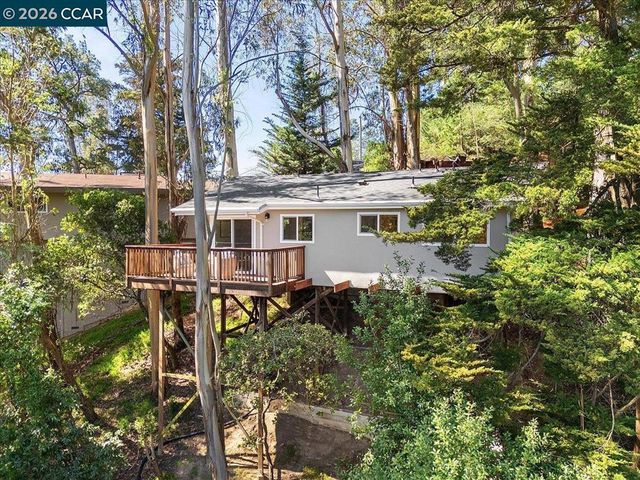 5924 Balboa Dr, Oakland, CA 94611