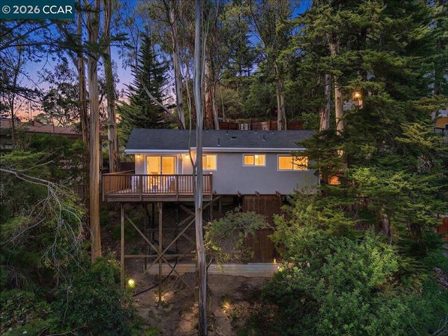 5924 Balboa Dr, Oakland, CA 94611