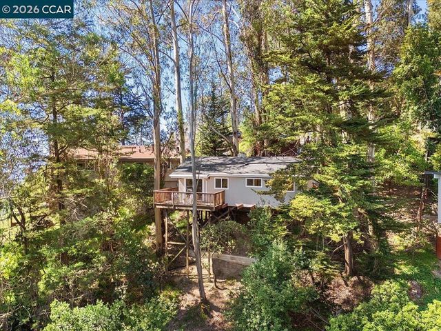 5924 Balboa Dr, Oakland, CA 94611