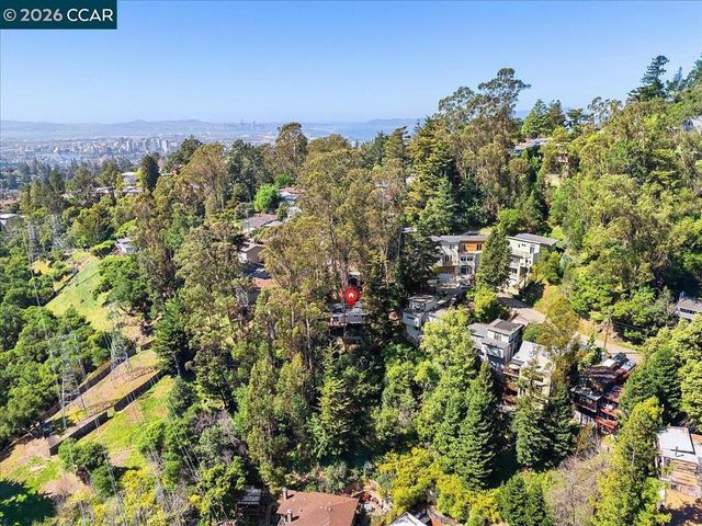 5924 Balboa Dr, Oakland, CA 94611