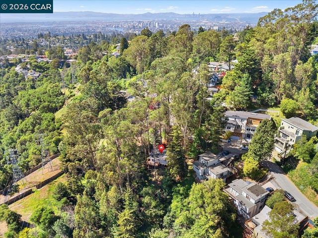 5924 Balboa Dr, Oakland, CA 94611