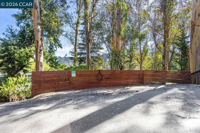 5924 Balboa Dr, Oakland, CA 94611