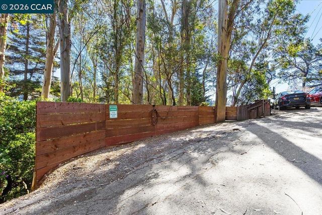 5924 Balboa Dr, Oakland, CA 94611