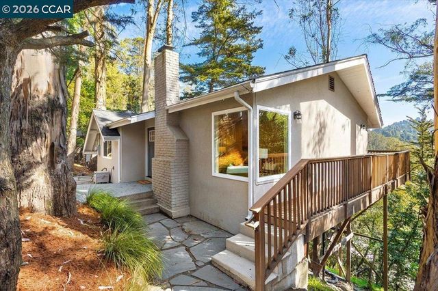 5924 Balboa Dr, Oakland, CA 94611