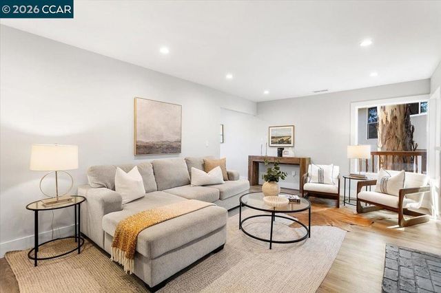 5924 Balboa Dr, Oakland, CA 94611