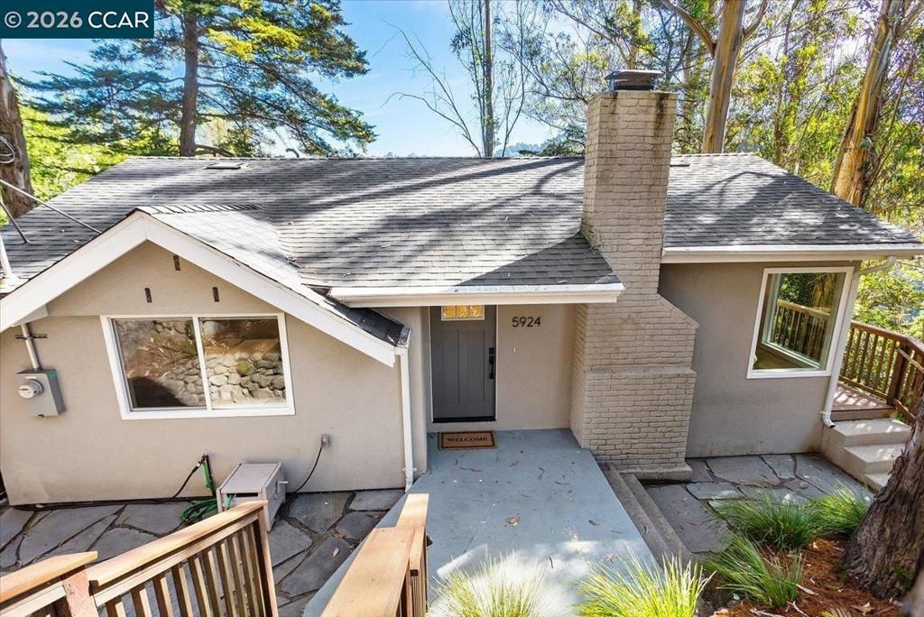 5924 Balboa Dr, Oakland, CA 94611