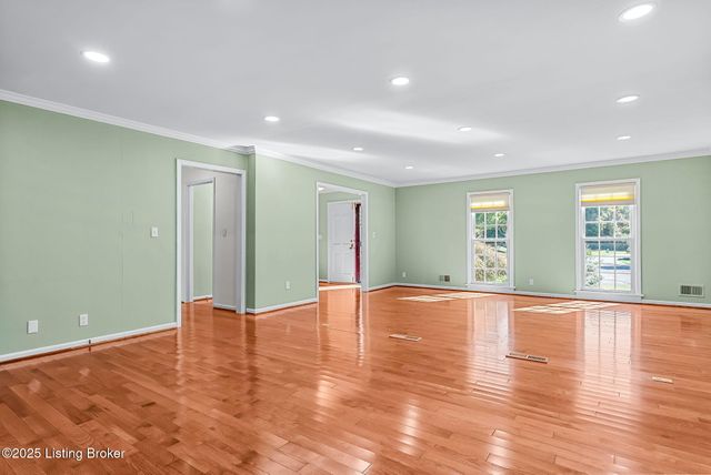 509 Westerham Ct, Louisville, KY 40222