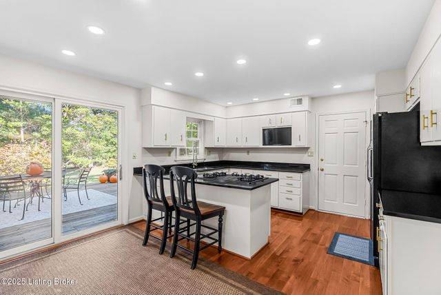 509 Westerham Ct, Louisville, KY 40222