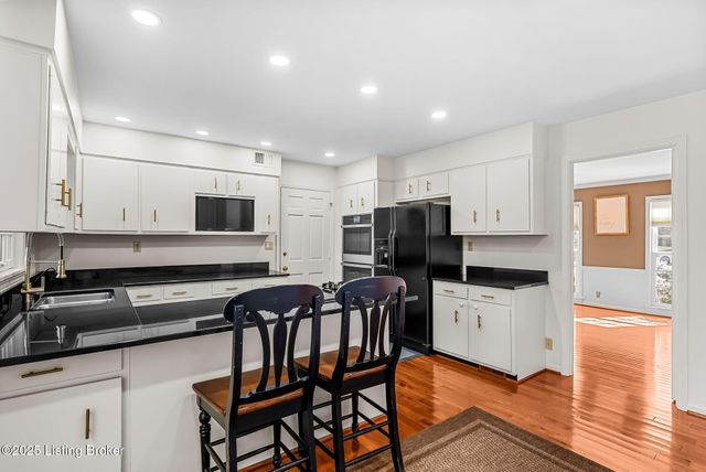 509 Westerham Ct, Louisville, KY 40222