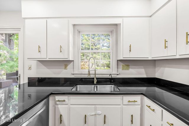 509 Westerham Ct, Louisville, KY 40222