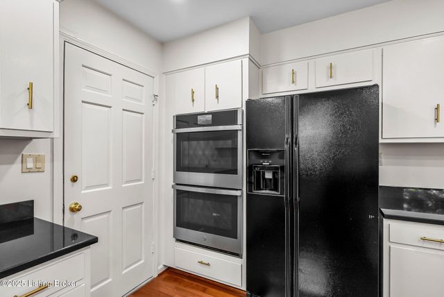 509 Westerham Ct, Louisville, KY 40222