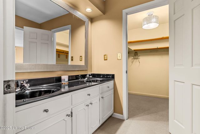 509 Westerham Ct, Louisville, KY 40222