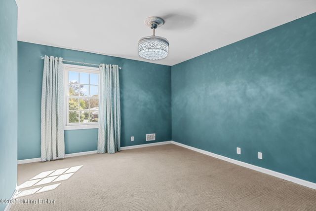 509 Westerham Ct, Louisville, KY 40222