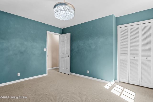 509 Westerham Ct, Louisville, KY 40222