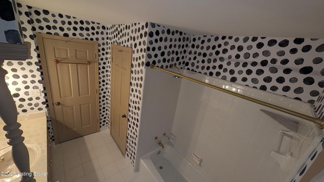 509 Westerham Ct, Louisville, KY 40222