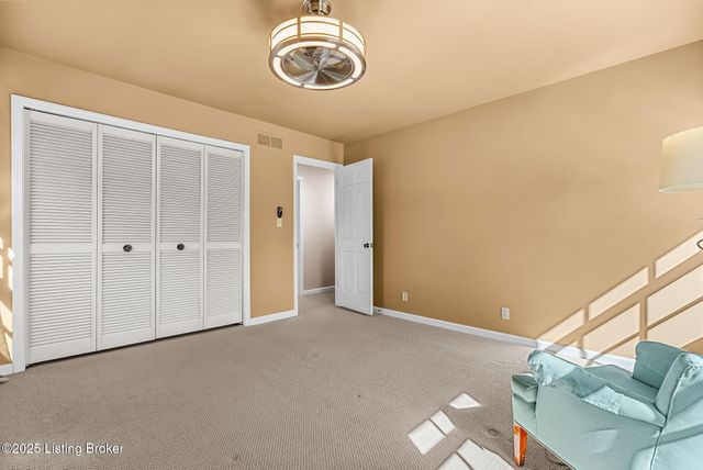 509 Westerham Ct, Louisville, KY 40222