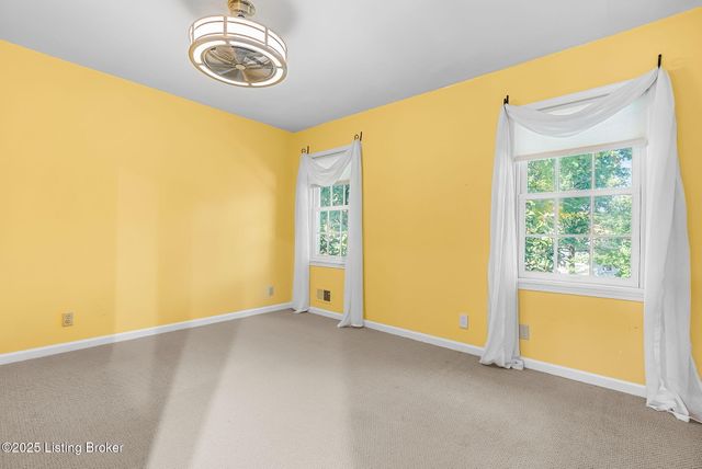 509 Westerham Ct, Louisville, KY 40222