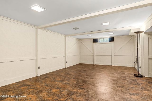 509 Westerham Ct, Louisville, KY 40222