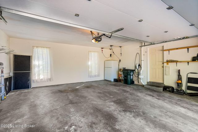 509 Westerham Ct, Louisville, KY 40222