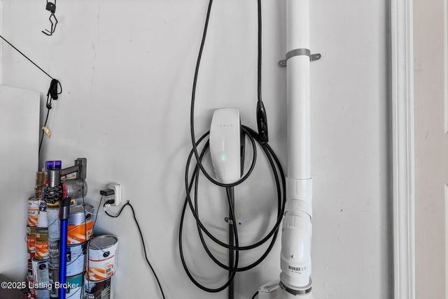 509 Westerham Ct, Louisville, KY 40222