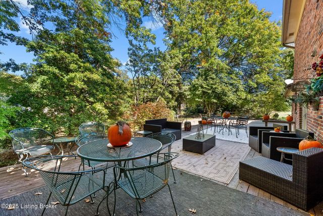 509 Westerham Ct, Louisville, KY 40222