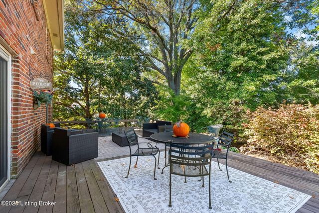 509 Westerham Ct, Louisville, KY 40222