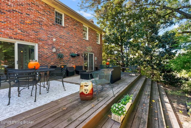 509 Westerham Ct, Louisville, KY 40222