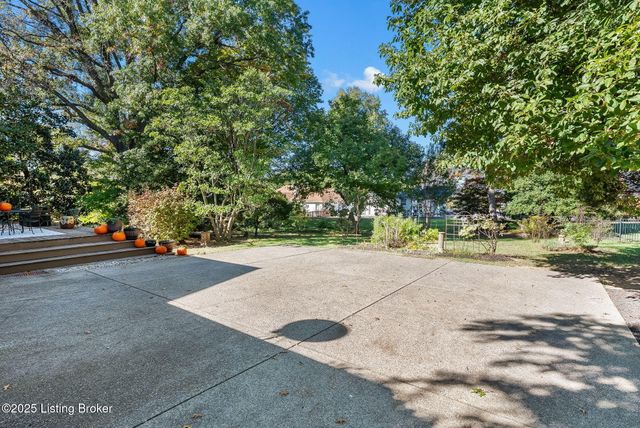 509 Westerham Ct, Louisville, KY 40222