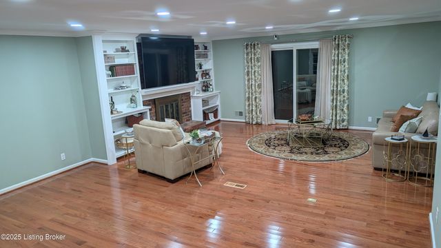 509 Westerham Ct, Louisville, KY 40222