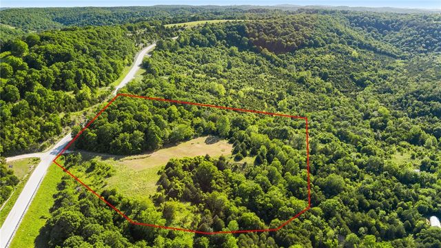 Hwy 221, Eureka Springs, AR 72632