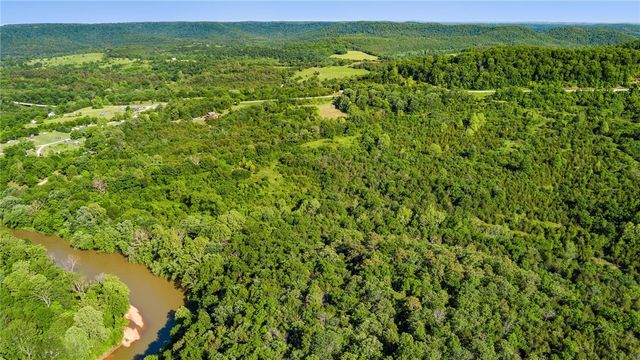 Hwy 221, Eureka Springs, AR 72632