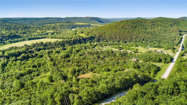 Hwy 221, Eureka Springs, AR 72632