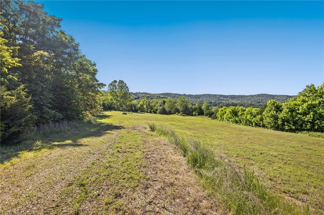 Hwy 221, Eureka Springs, AR 72632
