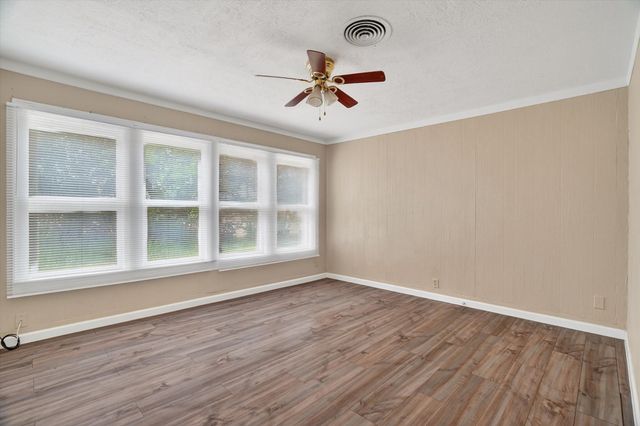 320 N 2nd Street, Jacksboro, TX 76458