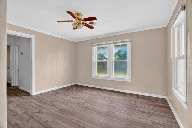 320 N 2nd Street, Jacksboro, TX 76458