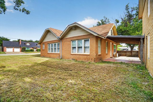 320 N 2nd Street, Jacksboro, TX 76458
