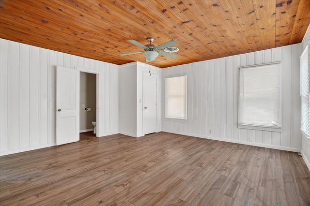 320 N 2nd Street, Jacksboro, TX 76458