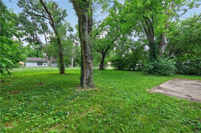 11200 Bristol Terrace, Kansas City, MO 64134