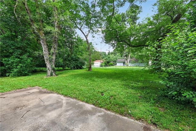 11200 Bristol Terrace, Kansas City, MO 64134