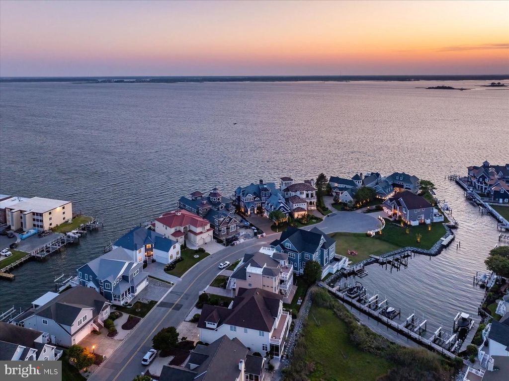 Image 118 of property listing at 311 S HERON GULL CT, Ocean City, MD 21842