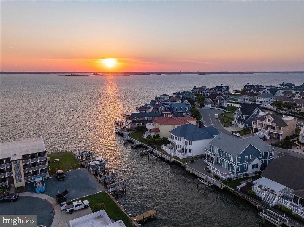 Image 4 of property listing at 311 S HERON GULL CT, Ocean City, MD 21842