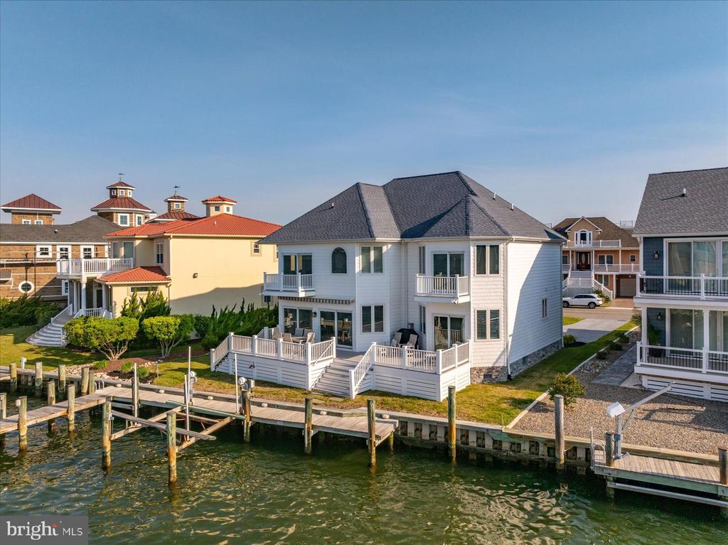 Image 7 of property listing at 311 S HERON GULL CT, Ocean City, MD 21842