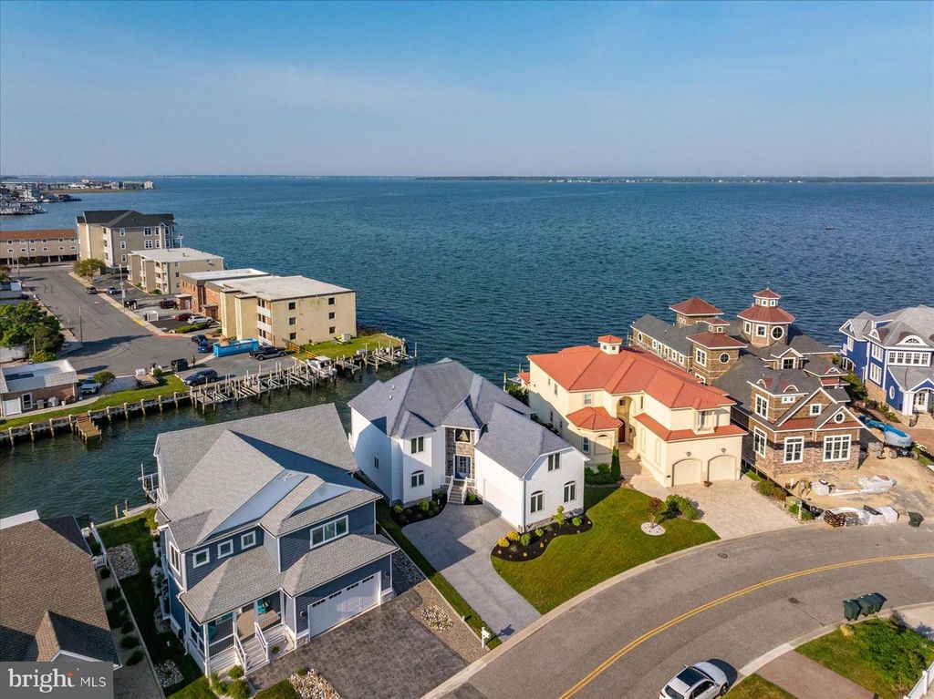 Image 9 of property listing at 311 S HERON GULL CT, Ocean City, MD 21842