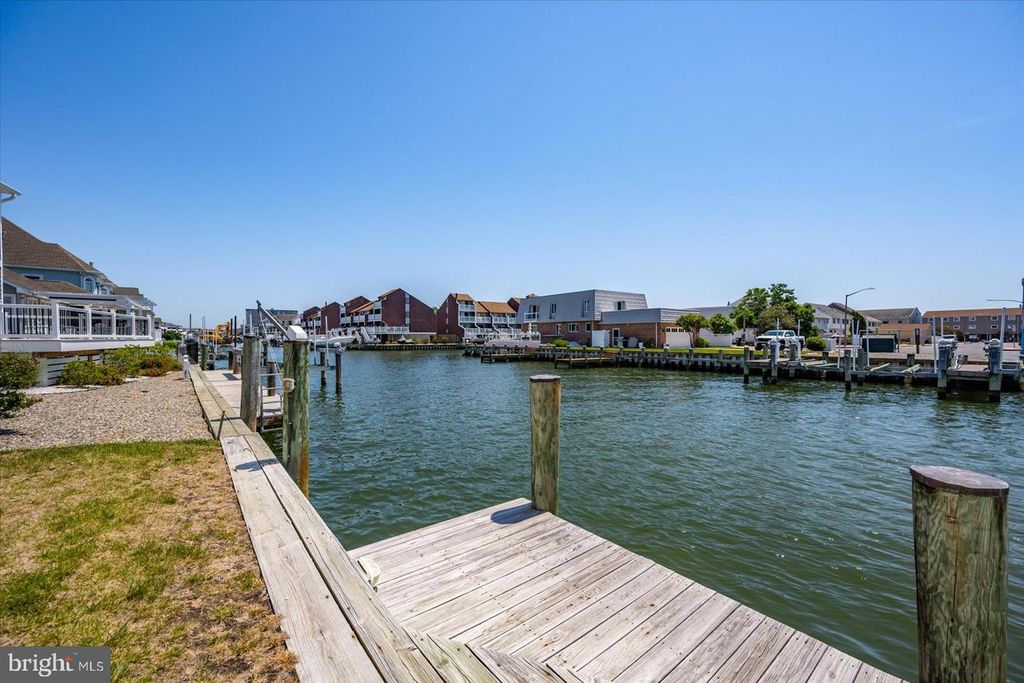 Image 97 of property listing at 311 S HERON GULL CT, Ocean City, MD 21842