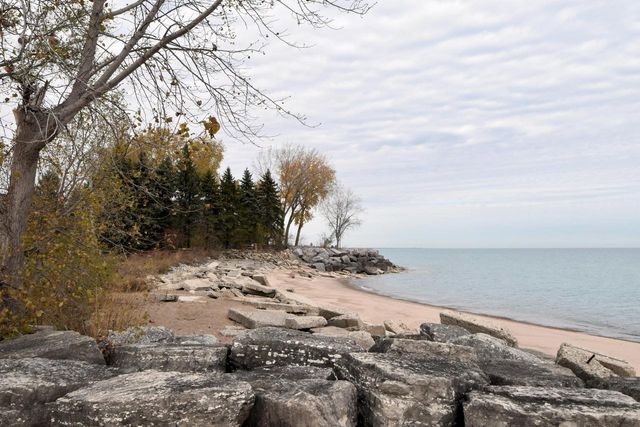 11116 11th AVENUE, Pleasant Prairie, WI 53158