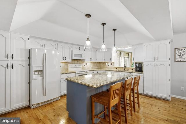 10555 PRINCE CHARLES DR, La Plata, MD 20646