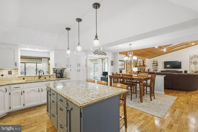 10555 PRINCE CHARLES DR, La Plata, MD 20646
