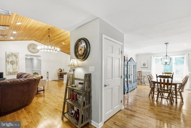 10555 PRINCE CHARLES DR, La Plata, MD 20646