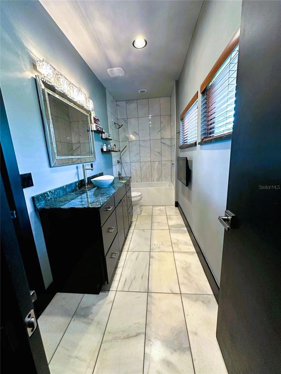 Image 13 of property listing at 2506 WOODSIDE AVENUE, Orlando, FL 32803