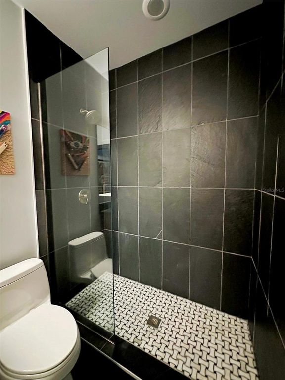 Image 15 of property listing at 2506 WOODSIDE AVENUE, Orlando, FL 32803